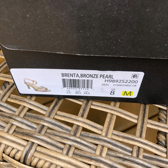Naturalizer Brenta Sandal Size 8M New in Box Bronze Pearl Faux Leather - Picture 4 of 5